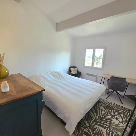 Holiday home Cozy 2 Bedroom House With Garden & Parking Nimes