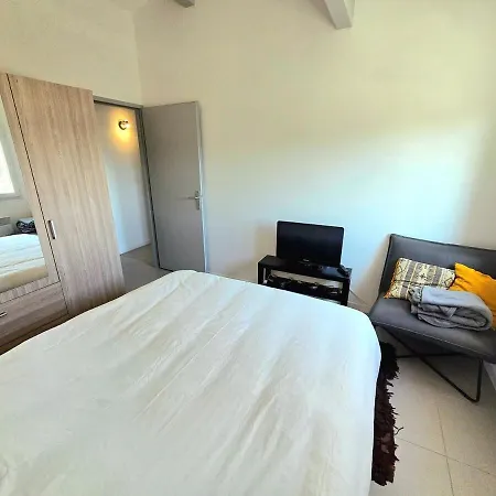 Cozy 2 Bedroom House With Garden & Parking Holiday home