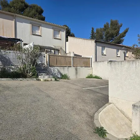Cozy 2 Bedroom House With Garden & Parking Holiday home *