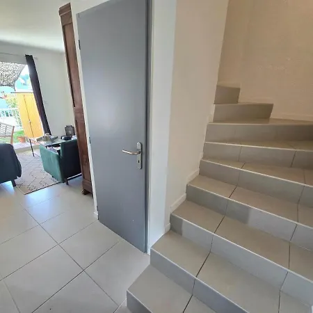 Cozy 2 Bedroom House With Garden & Parking Nimes