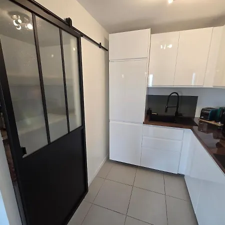 Cozy 2 Bedroom House With Garden & Parking Holiday home *
