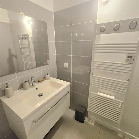 Holiday home Cozy 2 Bedroom House With Garden & Parking