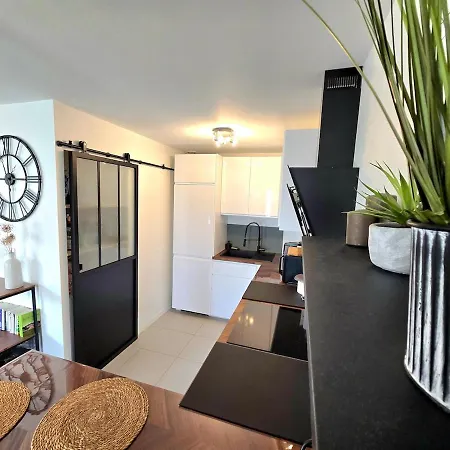 Cozy 2 Bedroom House With Garden & Parking * Nimes