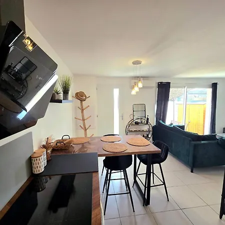Cozy 2 Bedroom House With Garden & Parking Feriehus