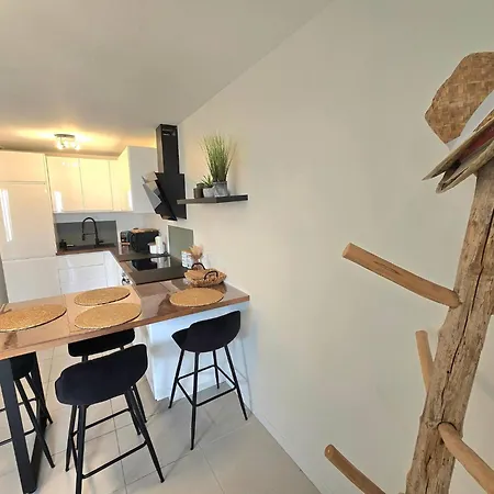 Feriehus Cozy 2 Bedroom House With Garden & Parking Nîmes