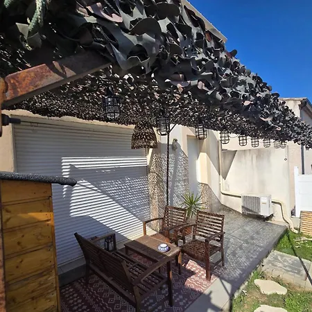 Feriehus Cozy 2 Bedroom House With Garden & Parking Nîmes