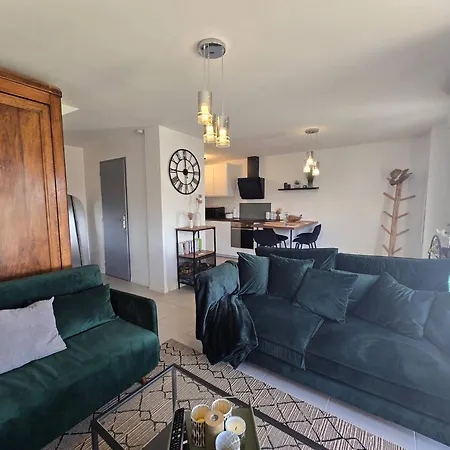 Feriehus Cozy 2 Bedroom House With Garden & Parking *