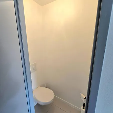 Cozy 2 Bedroom House With Garden & Parking *