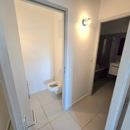 Feriehus Cozy 2 Bedroom House With Garden & Parking
